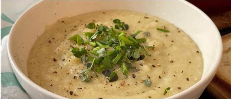 Cauliflower cannellini bean soup